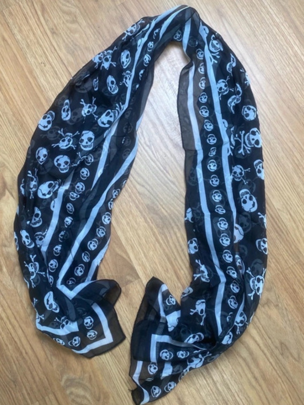 Black & White Skull Print Scarf